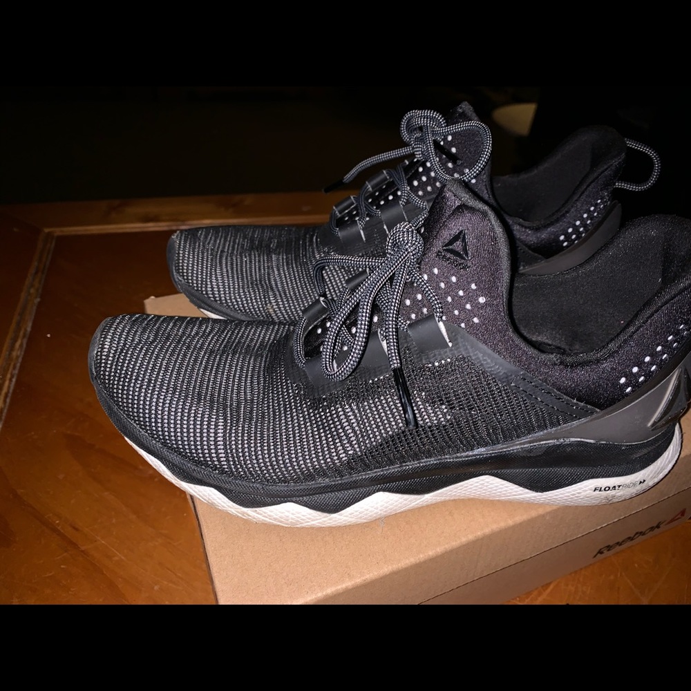 Reebok - Picture 3 of 4
